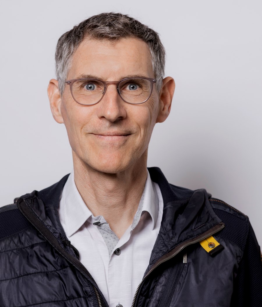 Portrait of Jan U. Lohmann, head of the Stem Cell Biology department at COS Heidelberg.