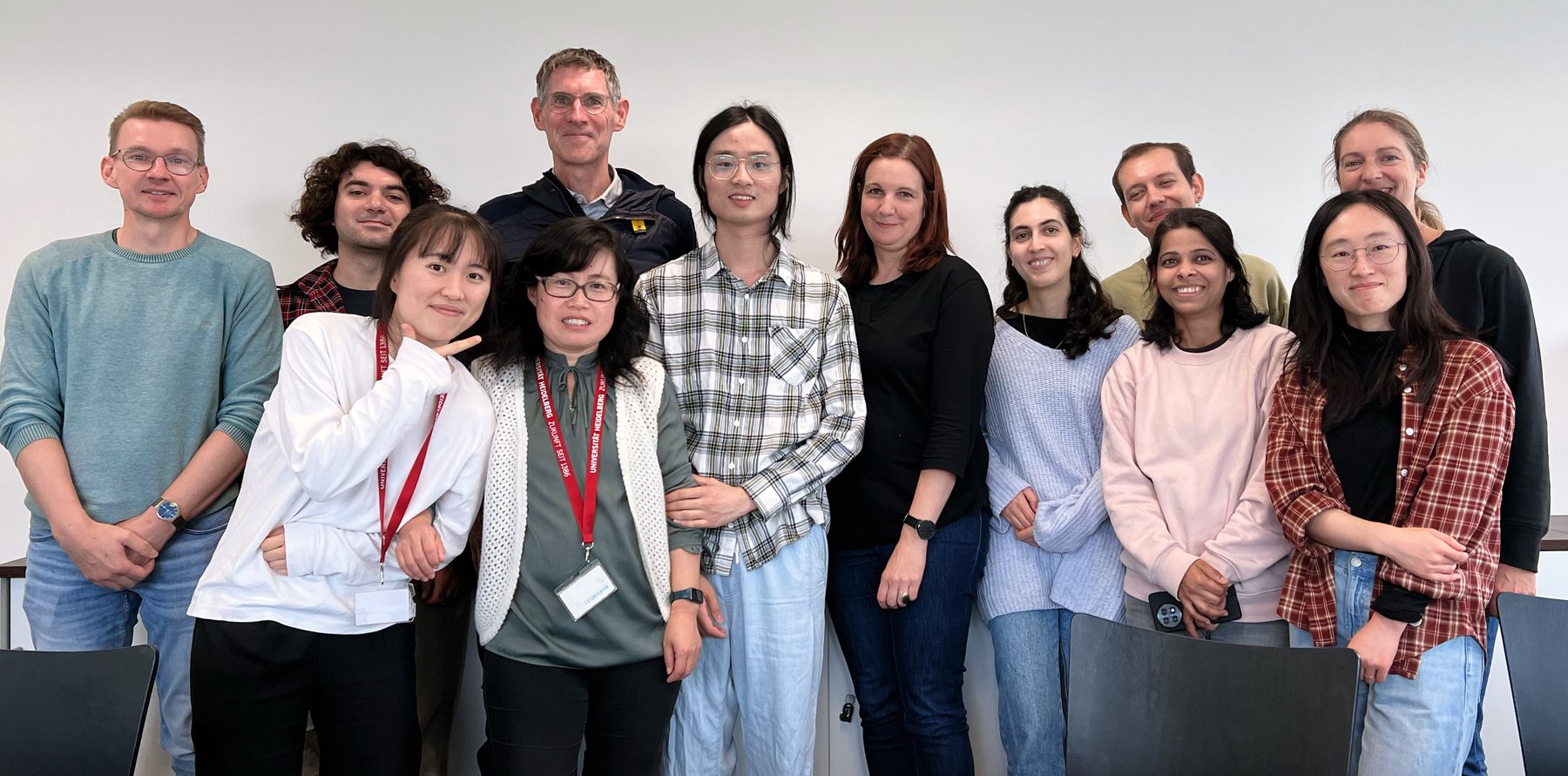 Group photograph of the Lohmann lab in front of the Centre for Organismal Studies, Heidelberg.